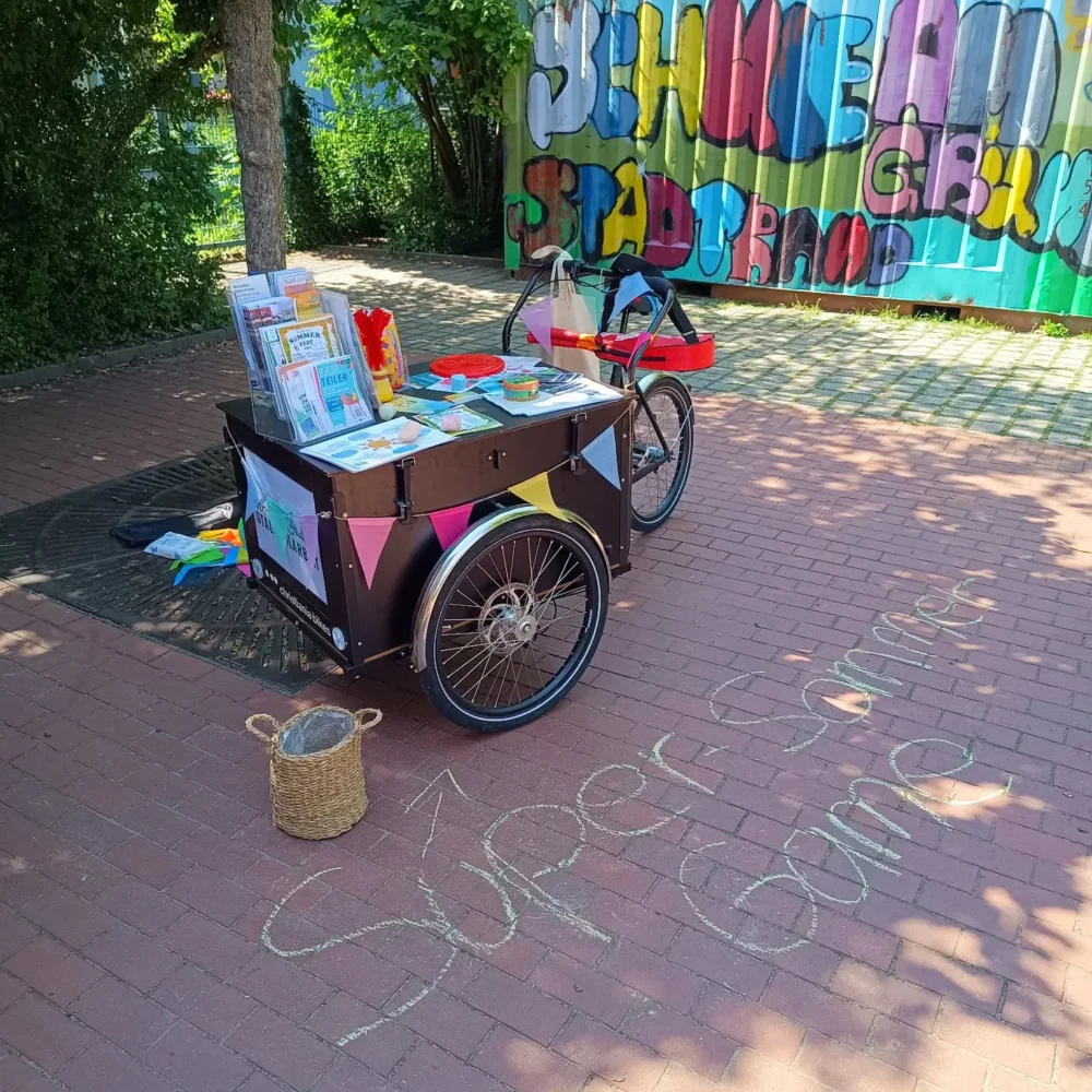 Lastenrad Auf Dem Schulhof
