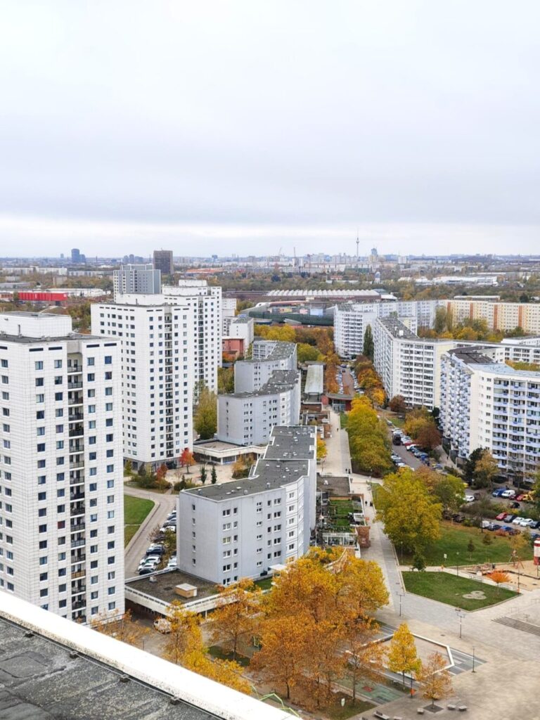 Blick vom Skywalk in Richtung Mitte.
